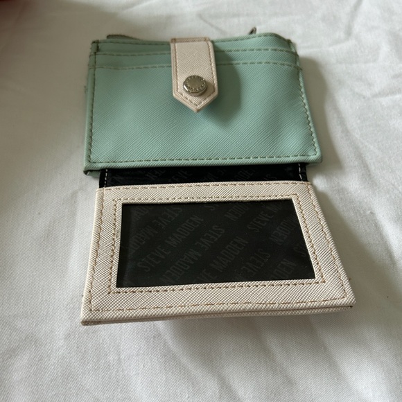 Steve Madden Pastel Green Card Holder Wallet - Picture 3 of 8